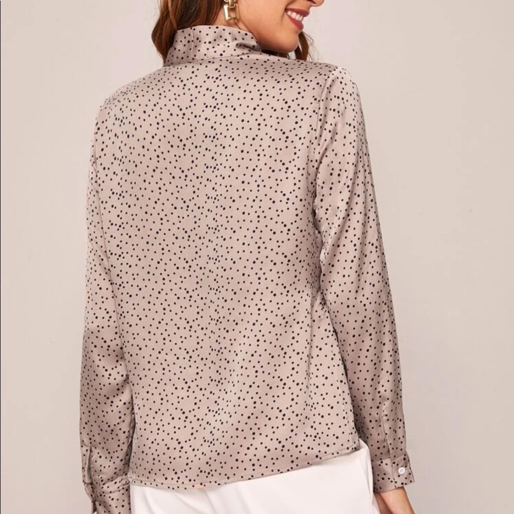 Tie neck polka dot blouse - Picture 2 of 6